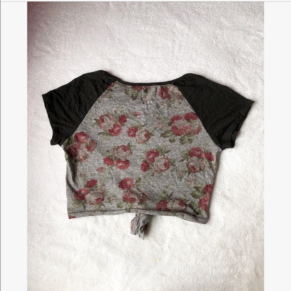 Love Culture Short Sleeves Knot Front Crop Top - Picture 2 of 4